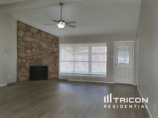 Building Photo - 14831 Waterside Dr