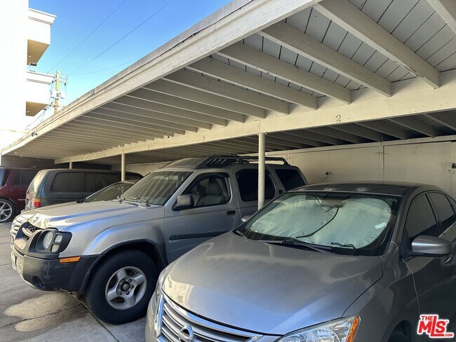 Foto del edificio - 342 1/2 S Serrano Ave