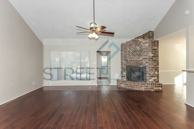 Building Photo - REDUCED!- Easter Special !!