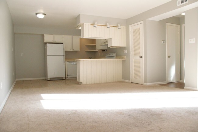 Building Photo - 1021 Lands End Way