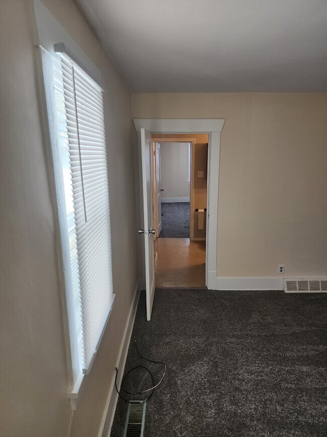 Building Photo - 2028 E Prairie St