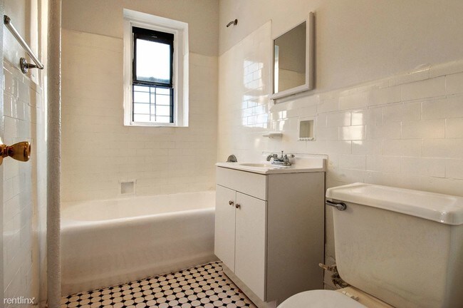 Foto del edificio - 8320 141st St