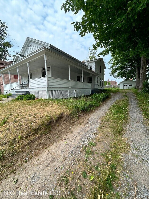 Foto principal - 4 br, 1.5 bath House - 507 West St