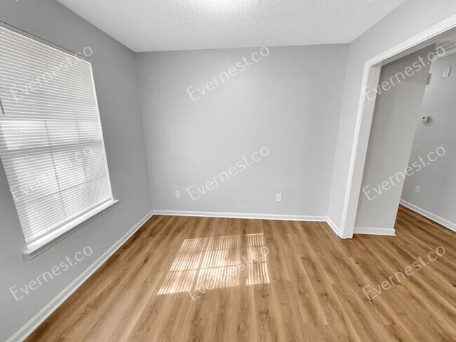 Building Photo - 213 Sherwood Loop