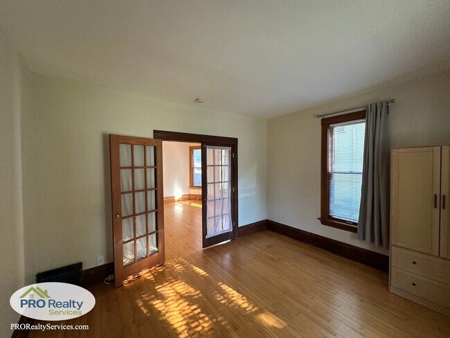 Building Photo - Main Level 2 Bedroom Duplex Unit