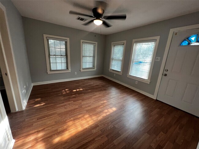 Foto del edificio - 4309 Coyle St