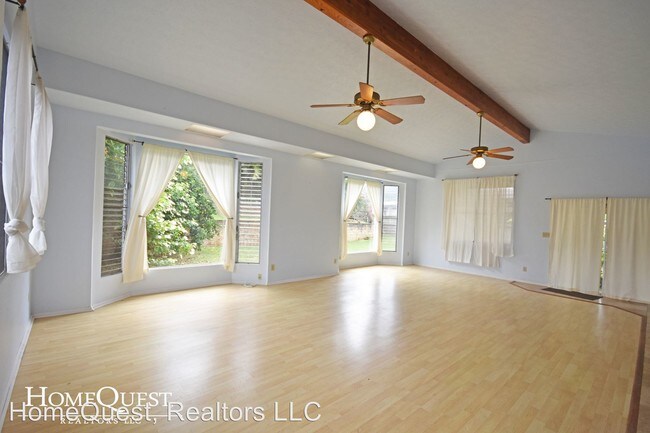 Foto del edificio - 3 br, 2 bath House - 694 Ululani Street