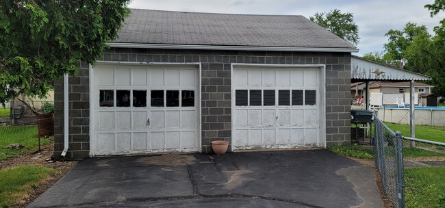 2 car garage - 312 Ohanlon Ave