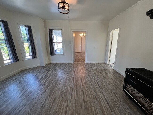 Building Photo - 471 Central St