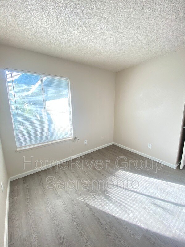 Building Photo - 4375 Oxwood Dr