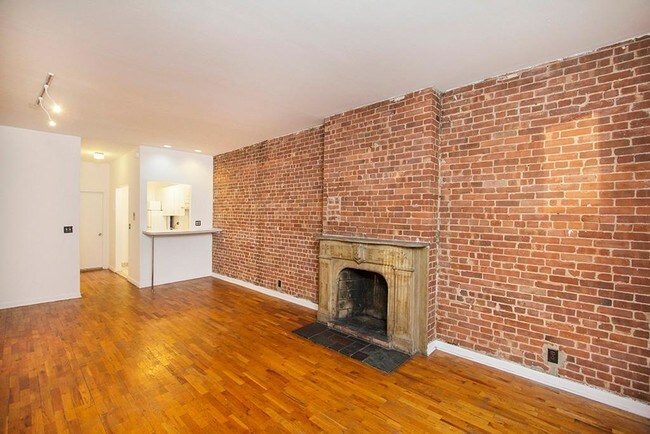 Building Photo - 189 E 93rd St
