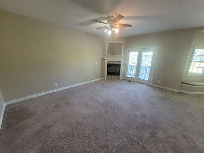 Building Photo - 350 N Fairway Dr