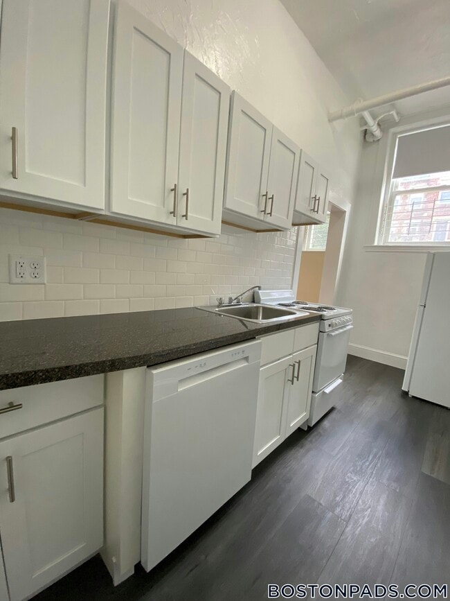 Building Photo - 99 Brainerd Rd