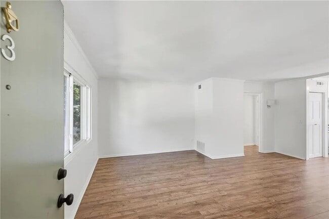 Building Photo - 104 Ardmore Pl NW