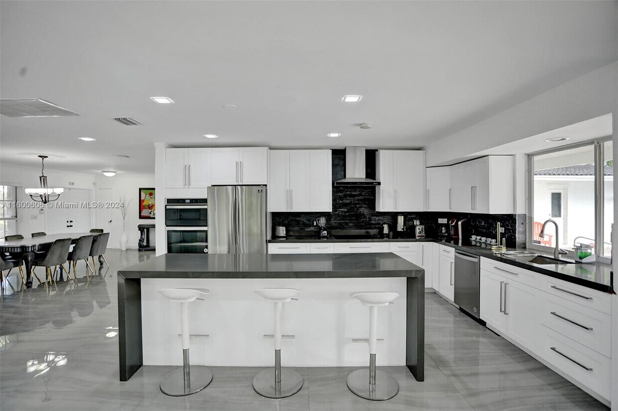 Primary Photo - 4740 N 31st Ct
