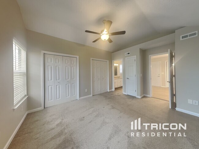 Foto del edificio - 107 Cloverfield Ct