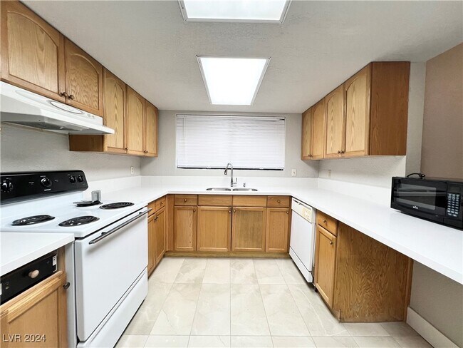 Building Photo - 2655 Red Rock St