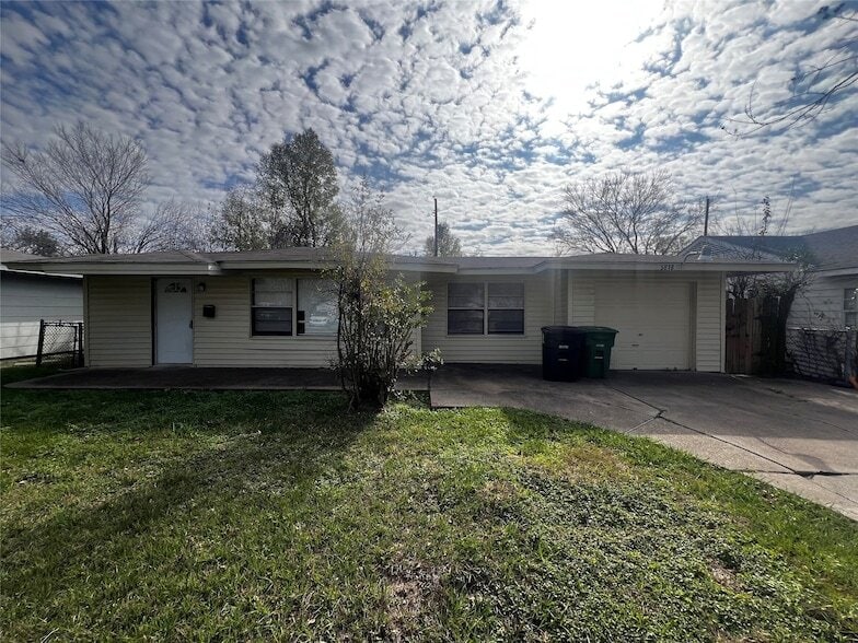 Photo - 5818 Glenhurst Drive Unit