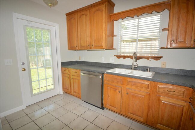 Foto del edificio - 18619 Spinney Ln