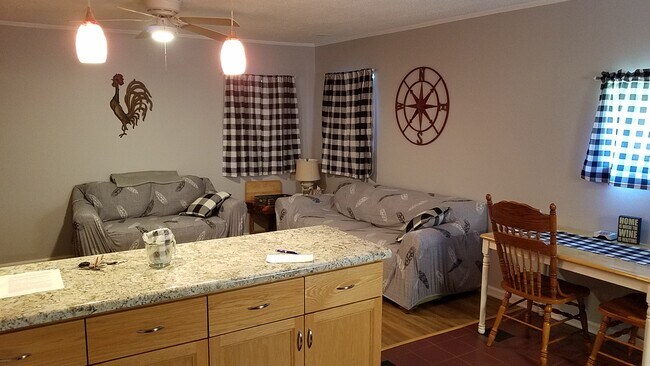 Foto del edificio - 453 N Flat Rock Rd