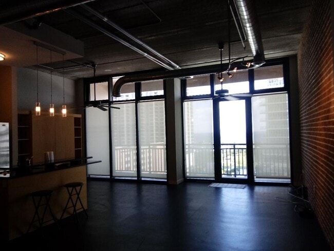 Contemporary St. Pete Loft - 175 2nd St S