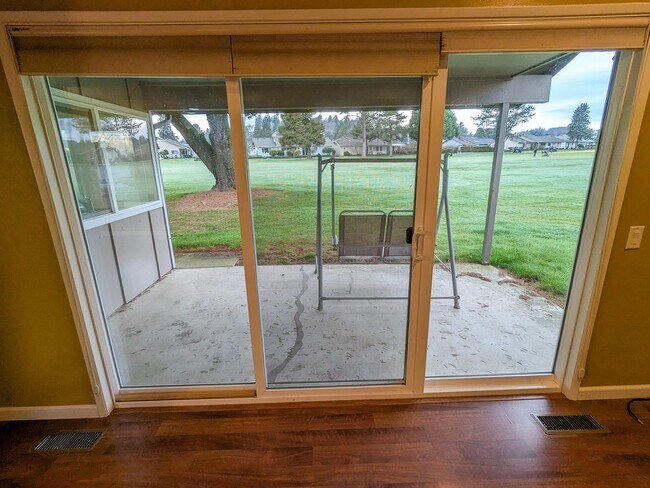 Foto del edificio - 3063 Winslow Way NW