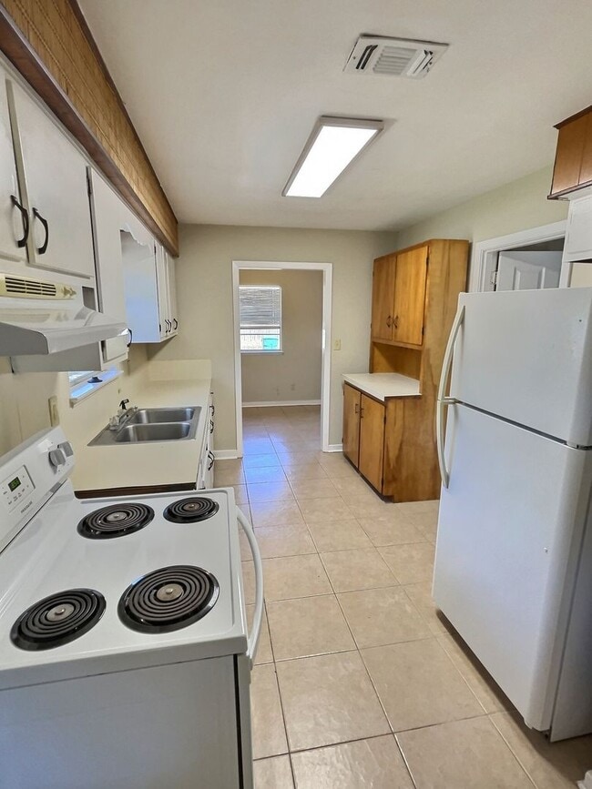 Building Photo - Ocean Springs School District & Golf Cart District – 3BR/1BA