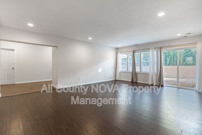 Foto del edificio - 5017 Brinkley Rd