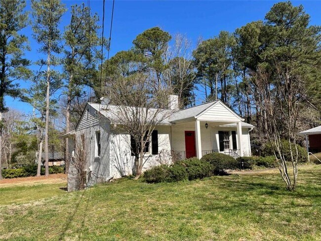 Building Photo - 2974 Hollywood Dr