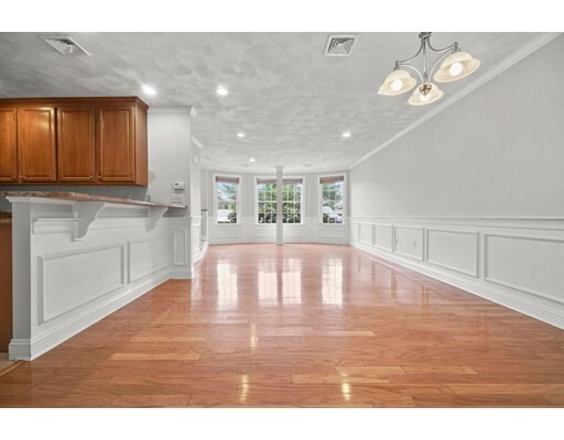 Primary Photo - 215 Harvard St