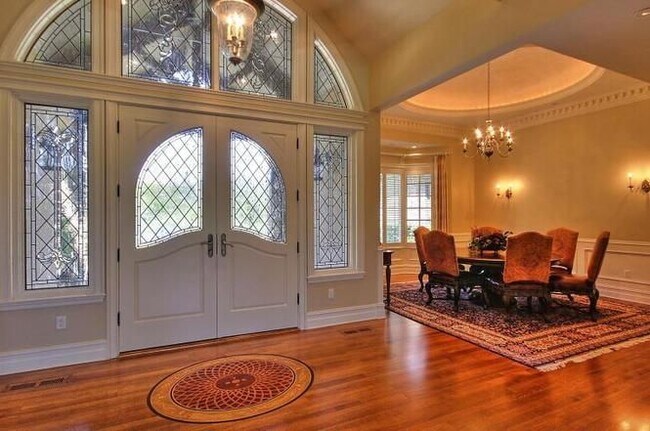 Foto del edificio - Breathtaking 5 Bedroom Manor in Saratoga