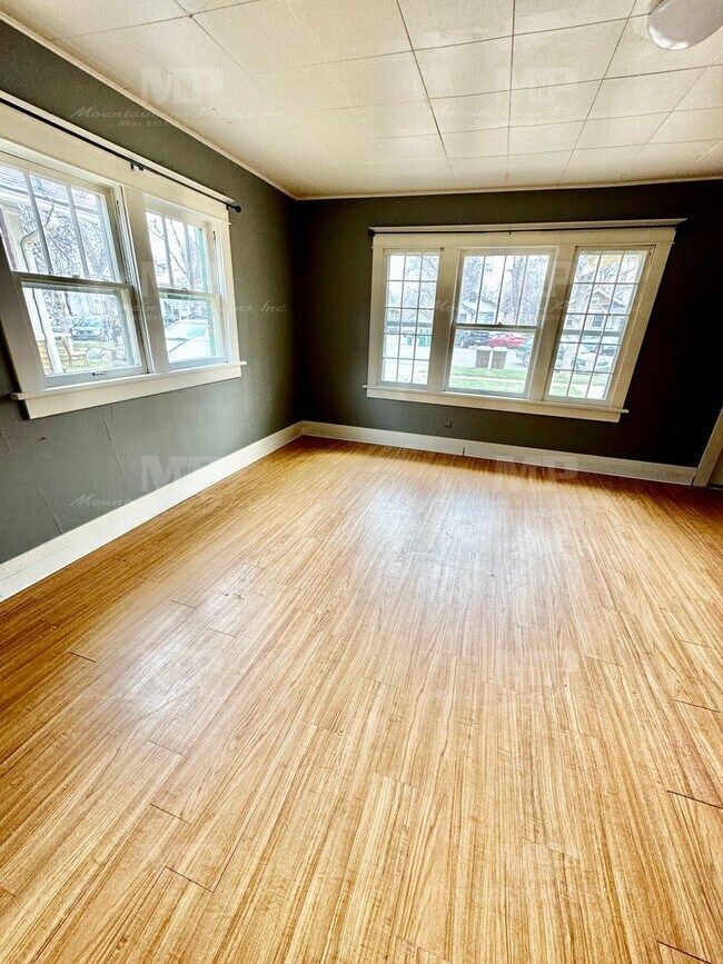 Foto del edificio - 619 S Whitcomb St