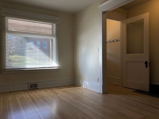 Foto del edificio - Amazing Vintage Townhouse. Uber Convenient...