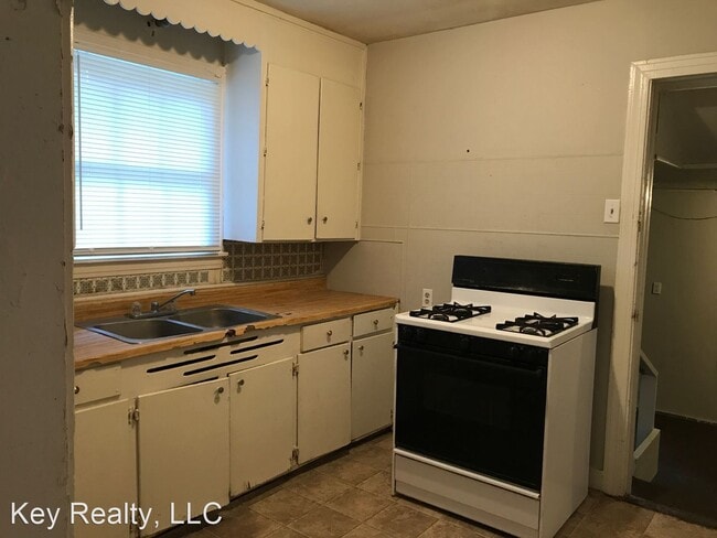 Building Photo - 3 br, 1 bath House - 82 Tennessee