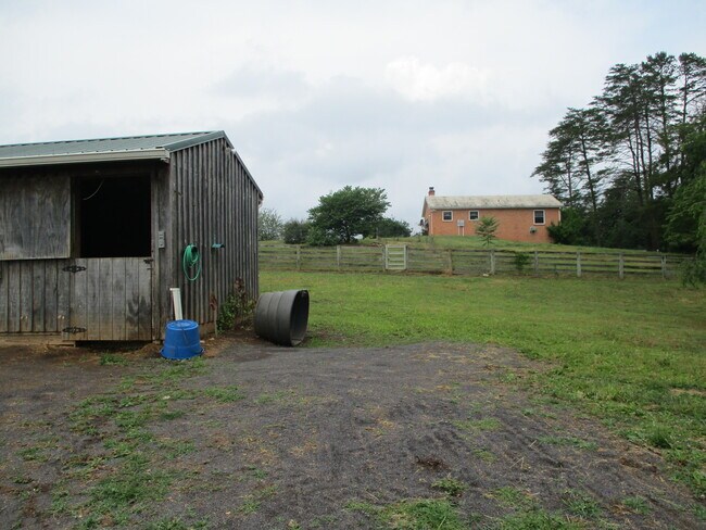 Foto del edificio - 416 Laurel Mills Rd