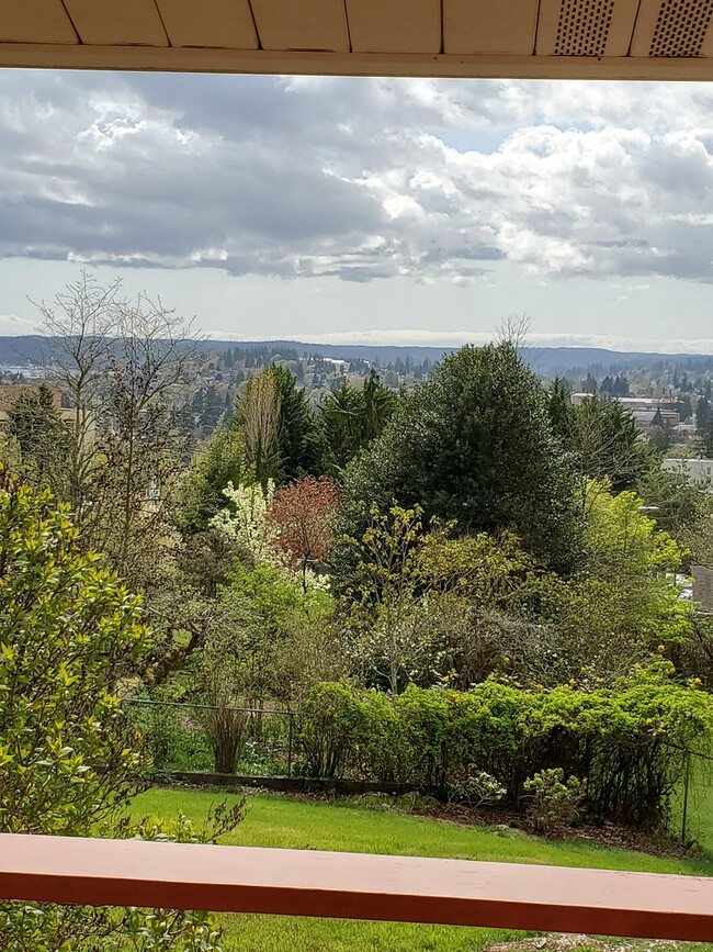 Building Photo - Lovely East Bremerton Property with a VIEW!!