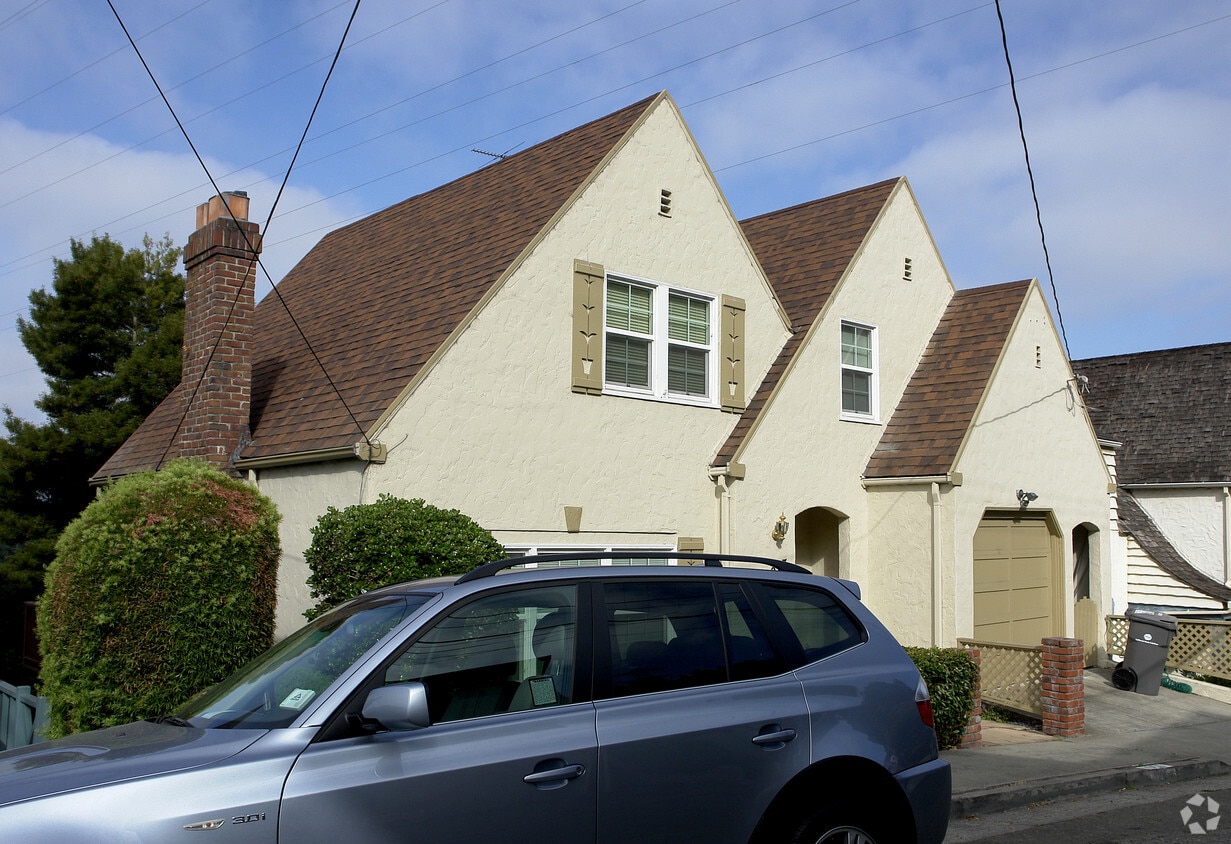 Foto del edificio - 1057 Norwood Ave