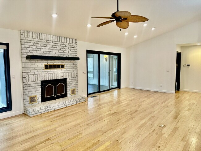 Foto del edificio - 4 Lois Ln