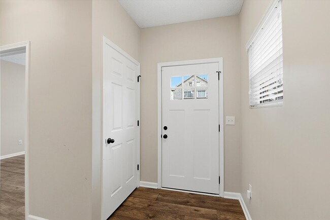 Building Photo - 630 N Hamilton Ave