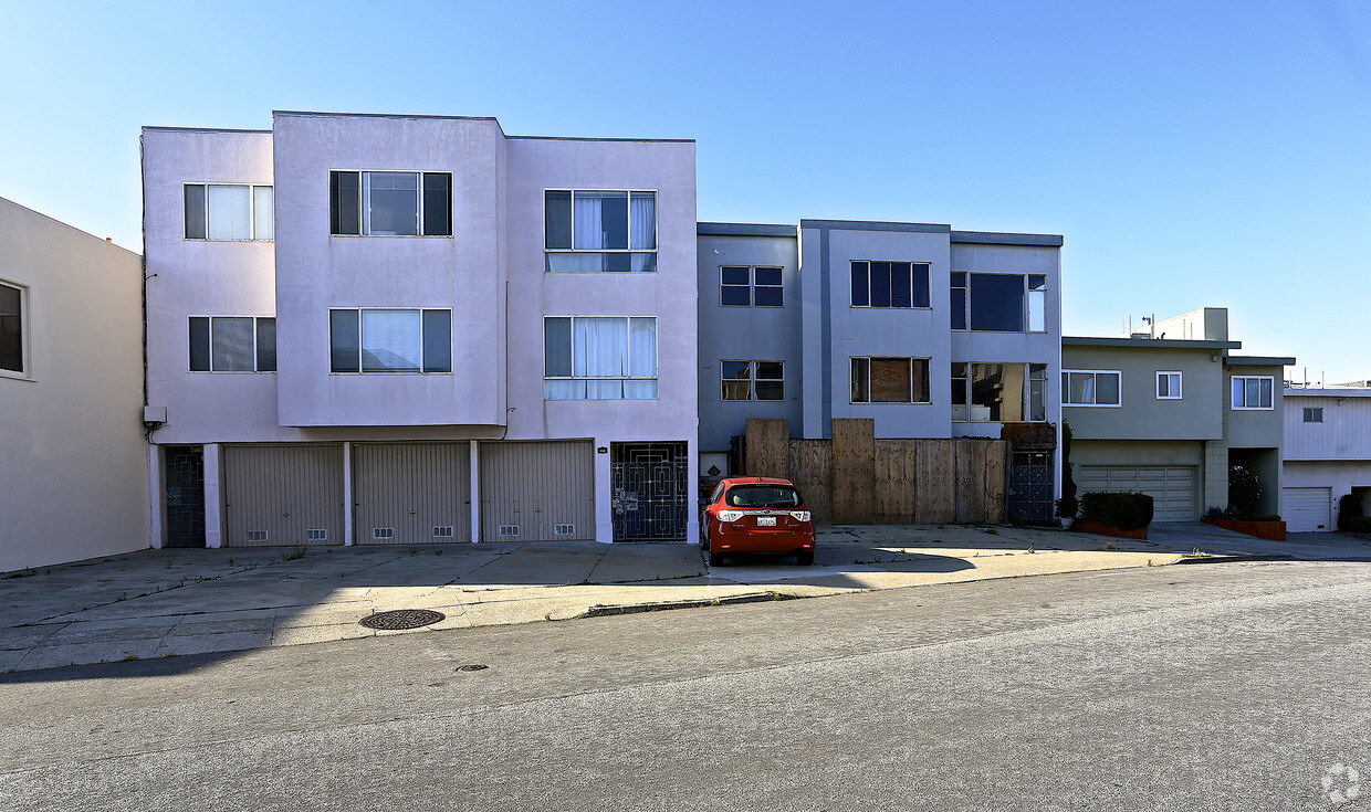 Primary Photo - 156 Terra Vista Ave