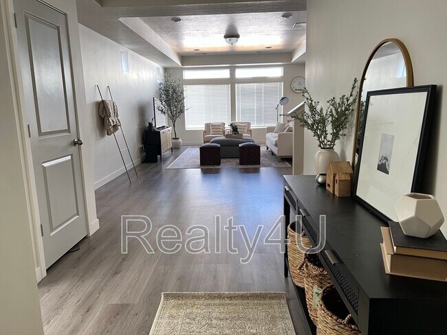 Foto del edificio - 138 E Crown Point Dr