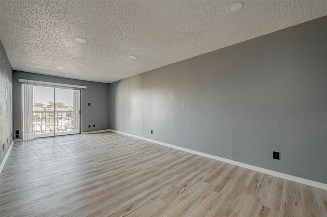 Photo - 2830 S Bartell Dr Apartment