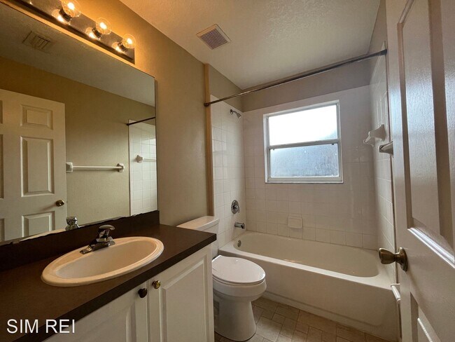 Building Photo - 3 br, 2 bath House - 3853 Bayshore Circle