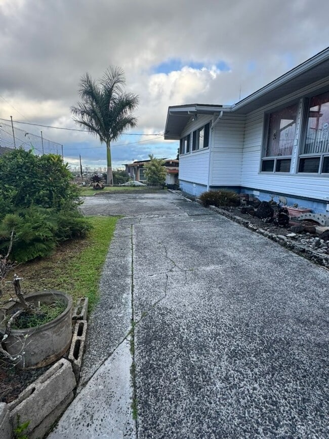 Foto del edificio - Bright & Spacious 3-Bedroom Home in Peacef...