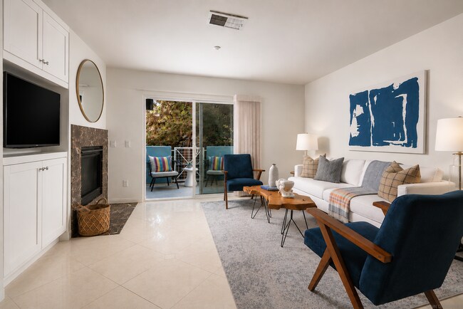 Building Photo - Spacious 4BR/4BA Tri-Level Coastal Townhome | 2 Car Garage | Washer & Dryer | Point Loma