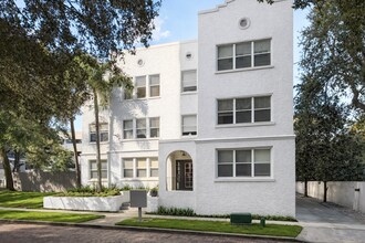 Building Photo - 515 E Pine St