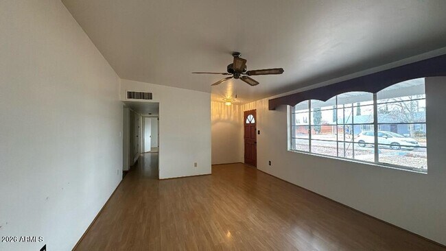 Foto del edificio - 35 E James Dr