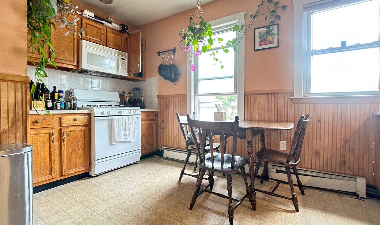 Primary Photo - 3 Holman St