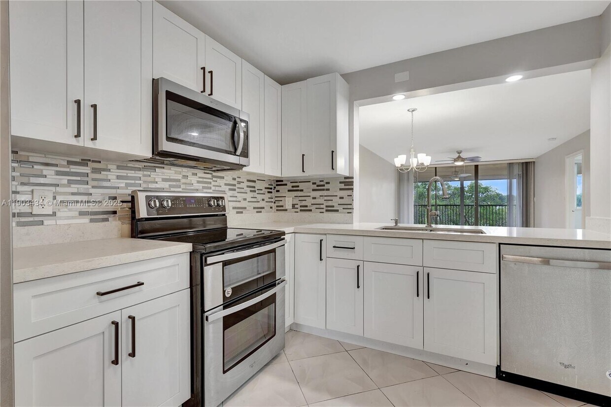 Foto principal - 8592 W Sunrise Blvd