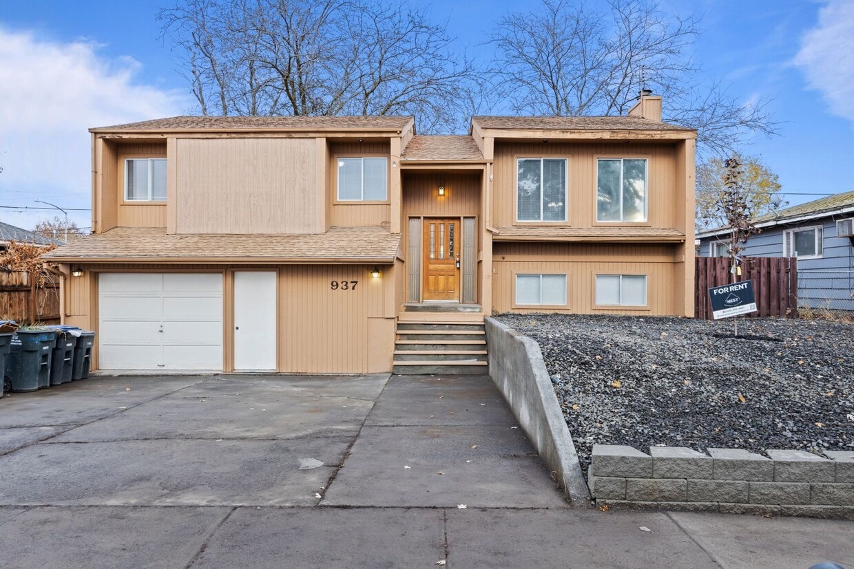 Updated 5 Bed, 3 Bath Home for Rent! House Rental in Moses Lake, WA